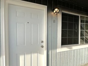 Washington Oaks in Lakewood, WA - Building Photo - Building Photo