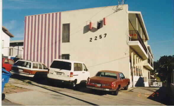 2257 Ewing St in Los Angeles, CA - Foto de edificio