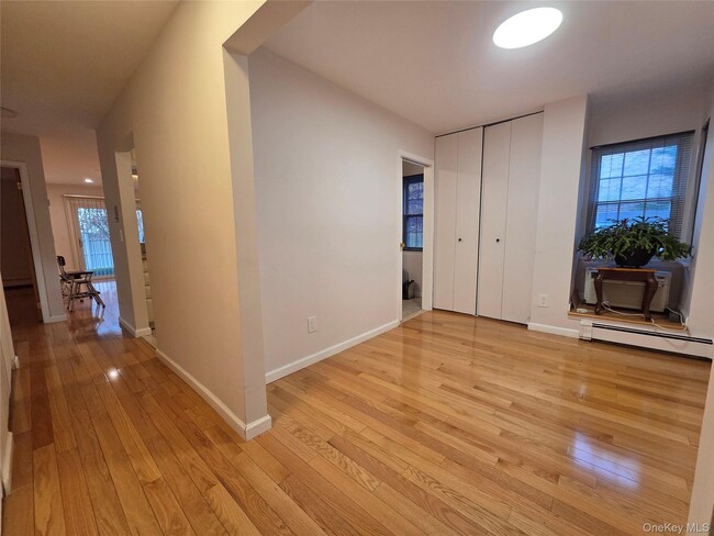 207-25 Darren Dr in Queens, NY - Building Photo - Building Photo