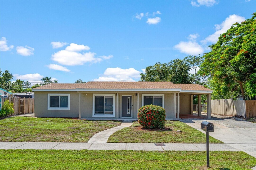 3220 NW 4th Ct in Fort Lauderdale, FL - Building Photo