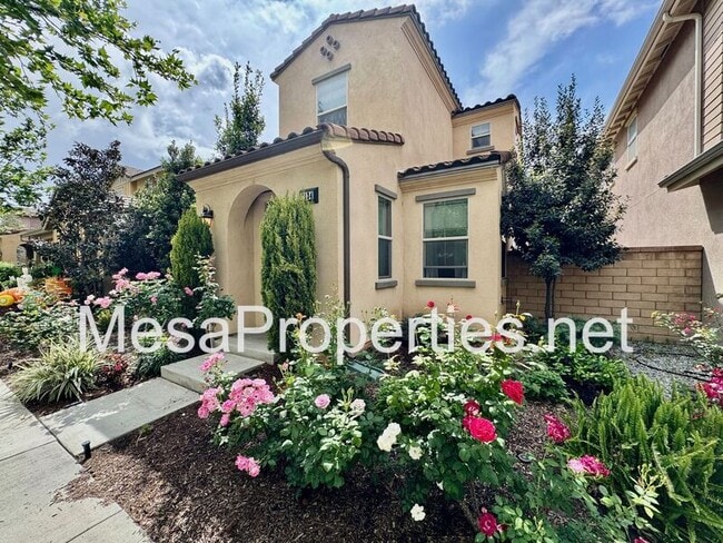 3134 E La Avenida Dr