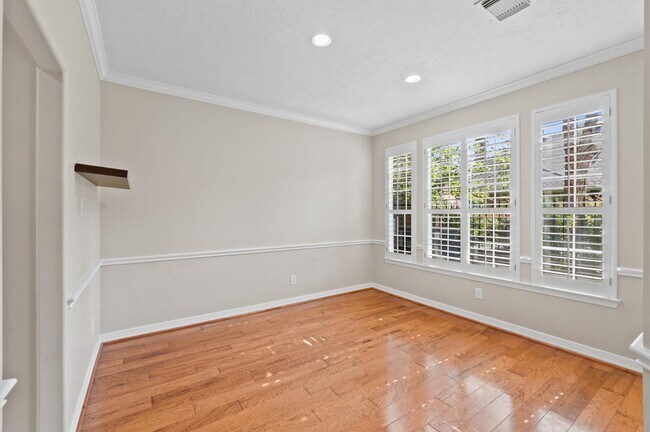 1118 Enclave Square E