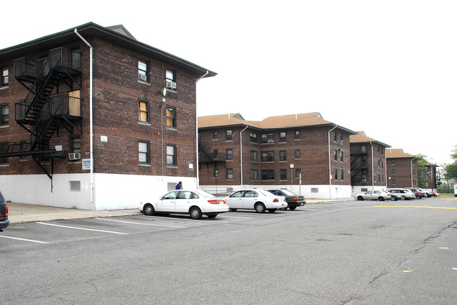 Millard E. Terrell Homes in Newark, NJ - Foto de edificio - Building Photo