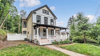 22 Town Path in Glen Cove, NY - Building Photo - Building Photo