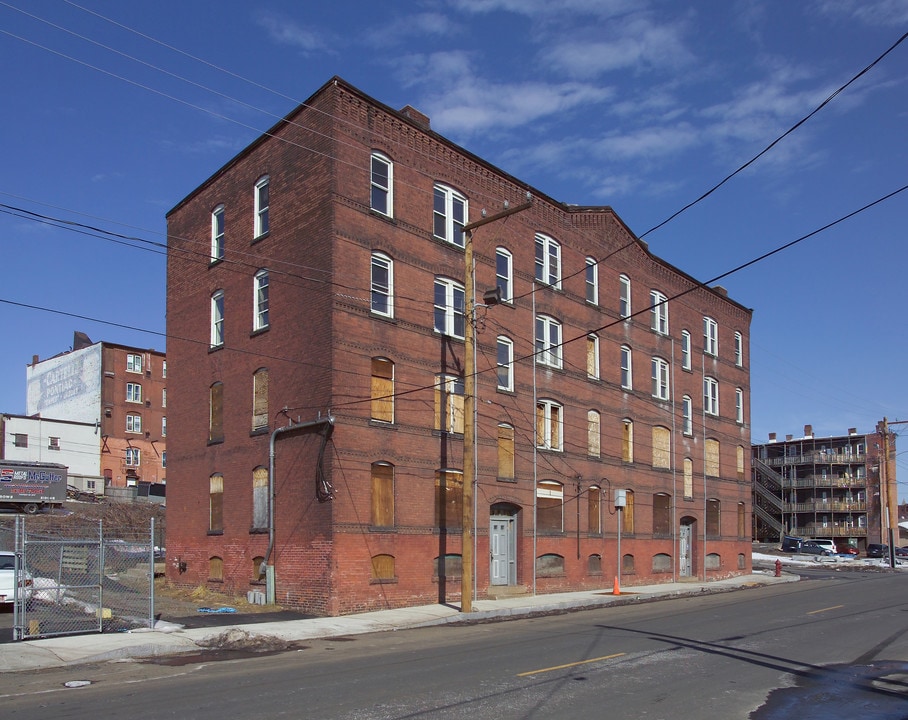62-64 Commercial St in Holyoke, MA - Foto de edificio