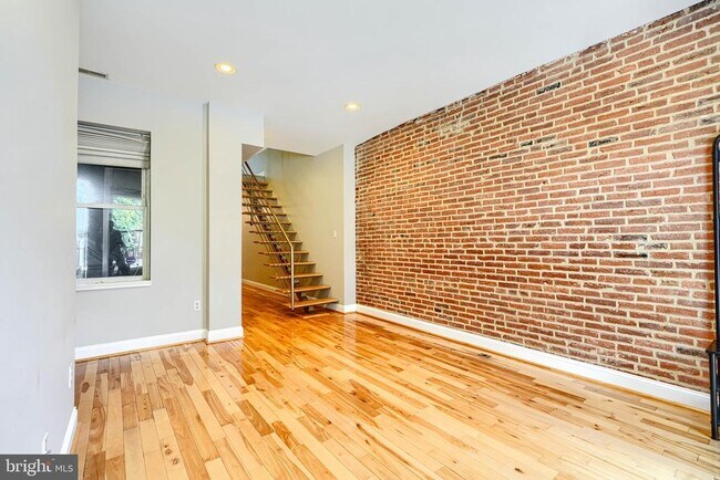229 S Washington St in Baltimore, MD - Building Photo - Building Photo