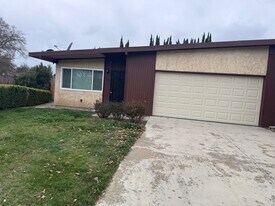 1839 Westfield Rd in Paso Robles, CA - Building Photo