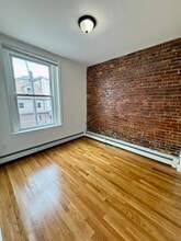 342 Meridian St, Unit #2 in Boston, MA - Foto de edificio - Building Photo