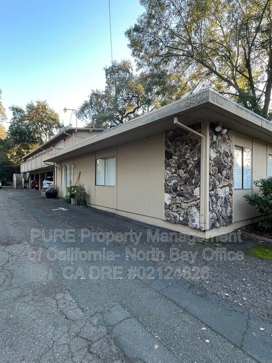 882 2nd St in Santa Rosa, CA - Building Photo