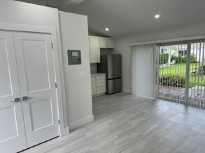 Villas by the Beach in Deerfield Beach, FL - Foto de edificio - Building Photo