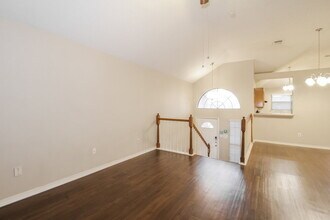 1345 Jasmine Dr in Lewisville, TX - Foto de edificio - Building Photo