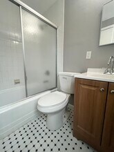 4 Nesbit Ave, Unit B-3 in West Hartford, CT - Building Photo - Building Photo