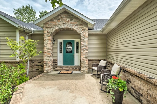 property at 3 Hoyer Ln