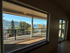 104 Ingram Place in White Salmon, WA - Building Photo - Building Photo
