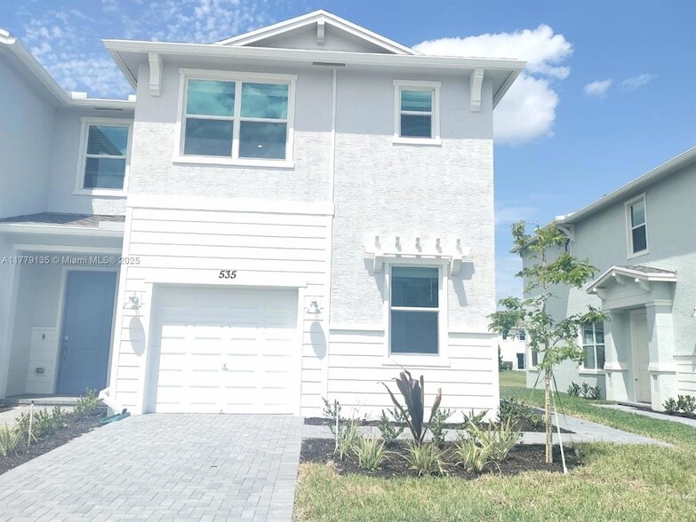 535 Rivergrass St, Unit 6 in Port St. Lucie, FL - Building Photo