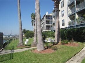 4001 E NASA Pkwy in El Lago, TX - Building Photo - Building Photo