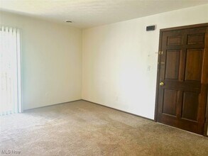 105 Wildwood Dr in Follansbee, WV - Building Photo - Building Photo