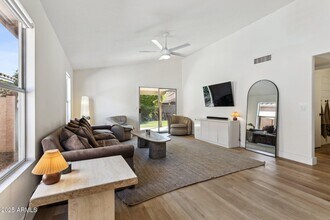 7931 W Shaw Butte Dr in Peoria, AZ - Building Photo - Building Photo