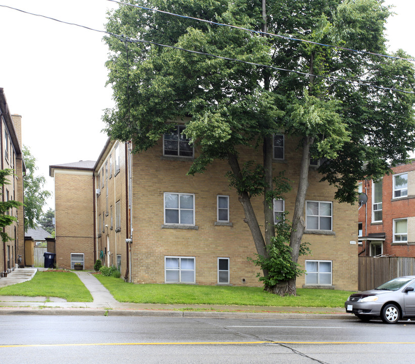 2901 St Clair Ave E in Toronto, ON - Building Photo