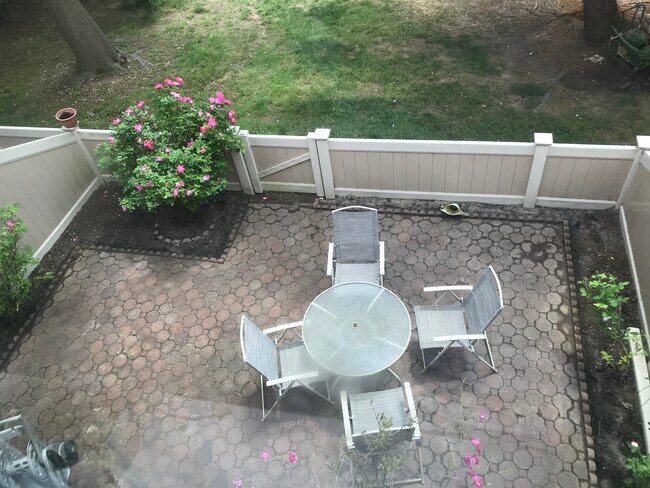 166 Thoreau Dr in Plainsboro, NJ - Building Photo - Building Photo