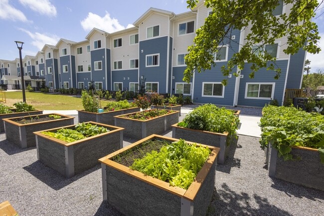 Shoreline Villas in Fort Walton Beach, FL - Building Photo - Building Photo