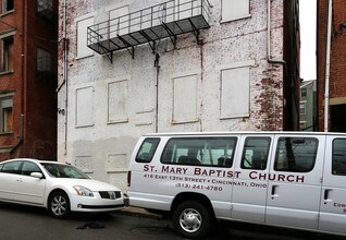 423-425 E 13th St in Cincinnati, OH - Foto de edificio - Building Photo