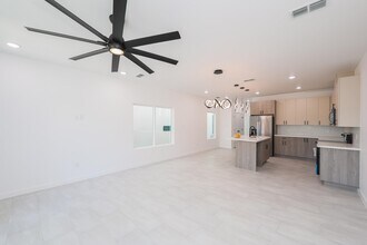 8218 Casa Verde Rd in Laredo, TX - Building Photo - Building Photo