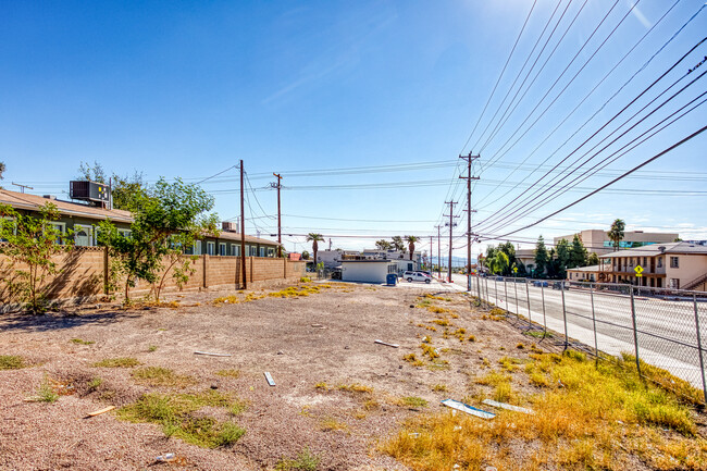 1000 E Bridger Ave in Las Vegas, NV - Building Photo - Building Photo