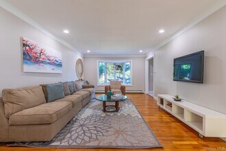 977 Woodcliff Dr in Franklin Square, NY - Building Photo - Building Photo