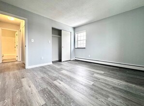 130 North St, Unit 5 in Newton, MA - Foto de edificio - Building Photo