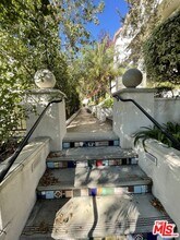 717 E Olive Ave in Burbank, CA - Building Photo - Building Photo