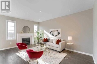 110 Kaitting Trail in Oakville, ON - Building Photo - Building Photo