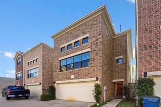 3658 Main Plaza Dr in Houston, TX - Building Photo - Building Photo