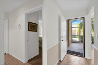 26721 Clarkston Dr-Unit -106 in Bonita Springs, FL - Foto de edificio - Building Photo