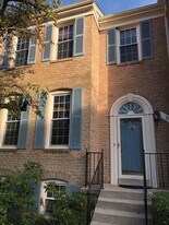 8 Cedarwood Ct in Rockville, MD - Building Photo