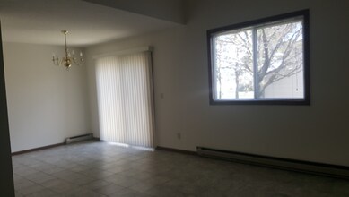 1332 Spring Village Dr in Ontario, OH - Building Photo - Building Photo