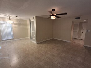 899 Riverside Dr in Coral Springs, FL - Foto de edificio - Building Photo