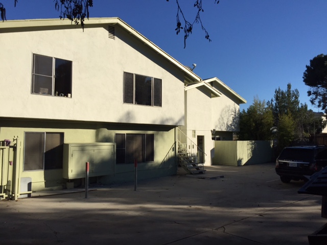 13520 Victory Blvd in Van Nuys, CA - Building Photo