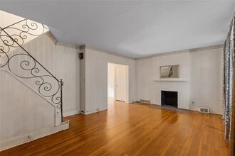 6344 Alderson St in Pittsburgh, PA - Foto de edificio - Building Photo