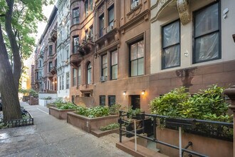 22 W 90th St in New York, NY - Building Photo - Building Photo