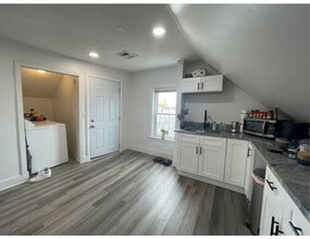 119 Hanover St, Unit 2 in Providence, RI - Building Photo - Building Photo