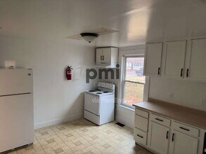 2035 E William St in Decatur, IL - Building Photo - Building Photo