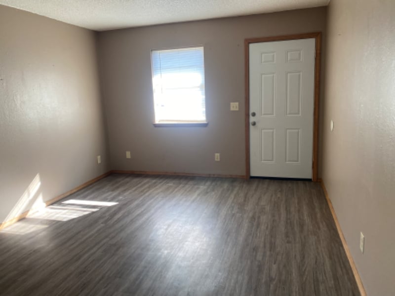 718 N Bullitt St, Unit Apt 8 in Holdenville, OK - Building Photo