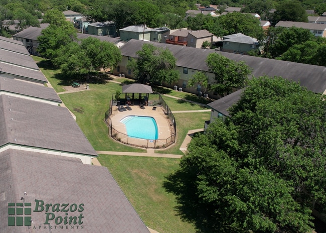 Brazos Point Apartments in College Station, TX - Foto de edificio - Building Photo
