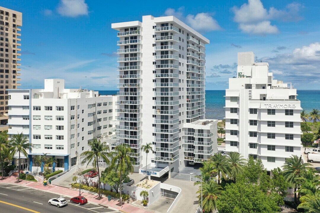 Royal Club in Miami Beach, FL - Building Photo