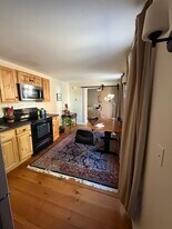 278 Maine St, Unit 3 Columbia Ave in Brunswick, ME - Building Photo