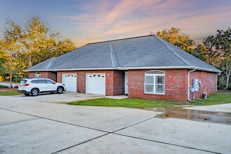 2033 Presidio St in Navarre, FL - Building Photo - Building Photo