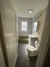 215 Forest St, Unit #1 in Medford, MA - Foto de edificio - Building Photo