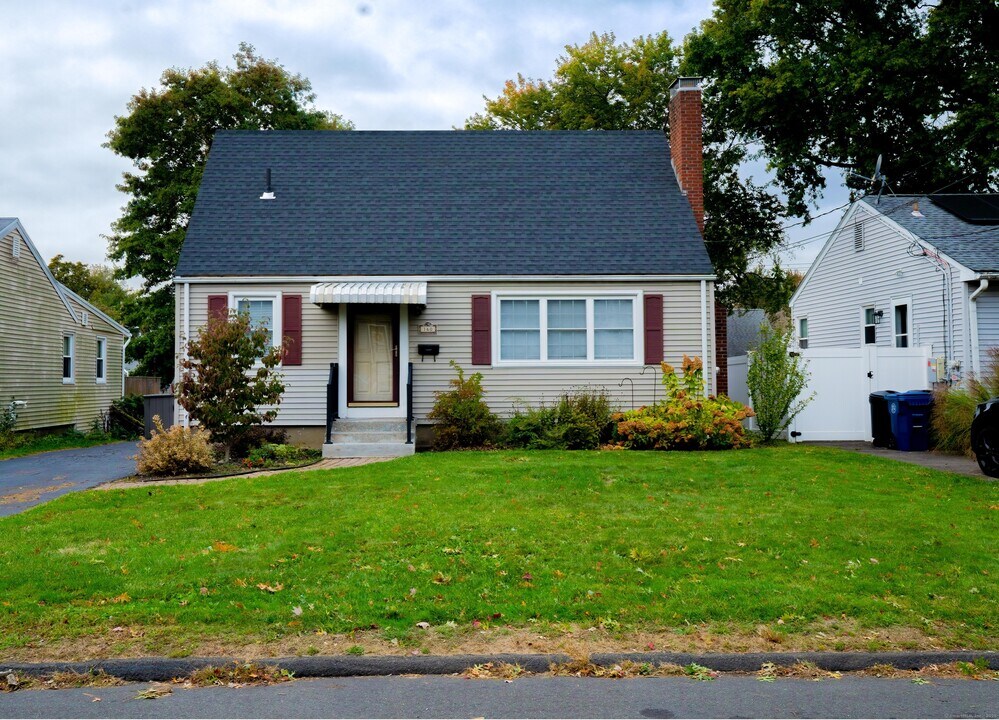 160 Central Ave in West Haven, CT - Building Photo
