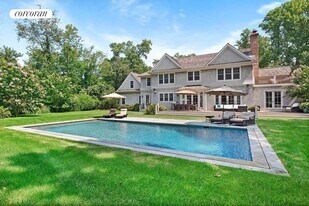 57 N Haven Way in Sag Harbor, NY - Building Photo